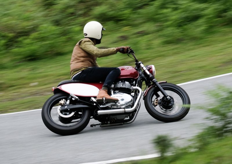 https://blog.baakmotocyclettes.com/en/royal-enfield-gallinella-custom-interceptor/